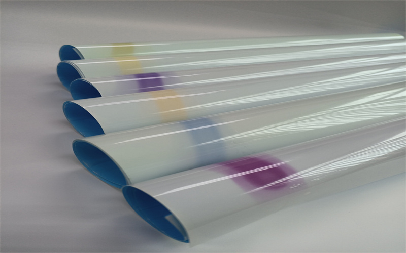 嘉纶服装辅料厂家：经研究光变硅胶刻字膜不止限于三种颜色啦！